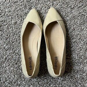 LIKE NEW Women's LifeStride Promise Flats in Platino Gold, 9.5 M